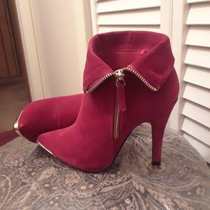 NWOT- Ankle booties- Smoke Free Home